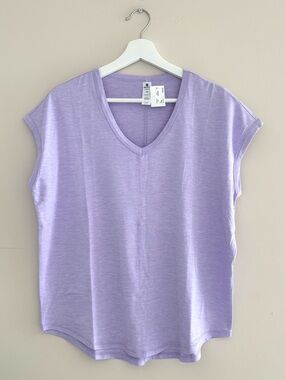 NWT 90 Degree By Reflex Medium Lavender V-Neck Cap Sleeve Top Athletic T-Shirt